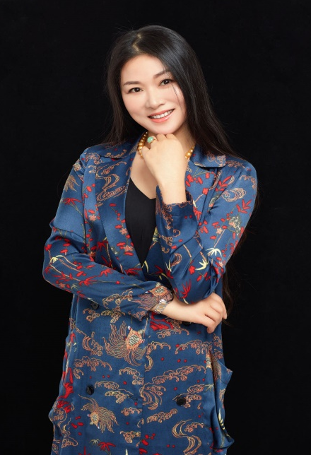 首席心理咨询师：佘静